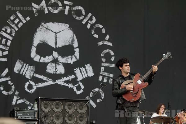 BLACK REBEL MOTORCYCLE CLUB - 2018-07-21 - PARIS - Hippodrome de Longchamp - Main Stage 2 - Robert Levon Been - Leah Shapiro